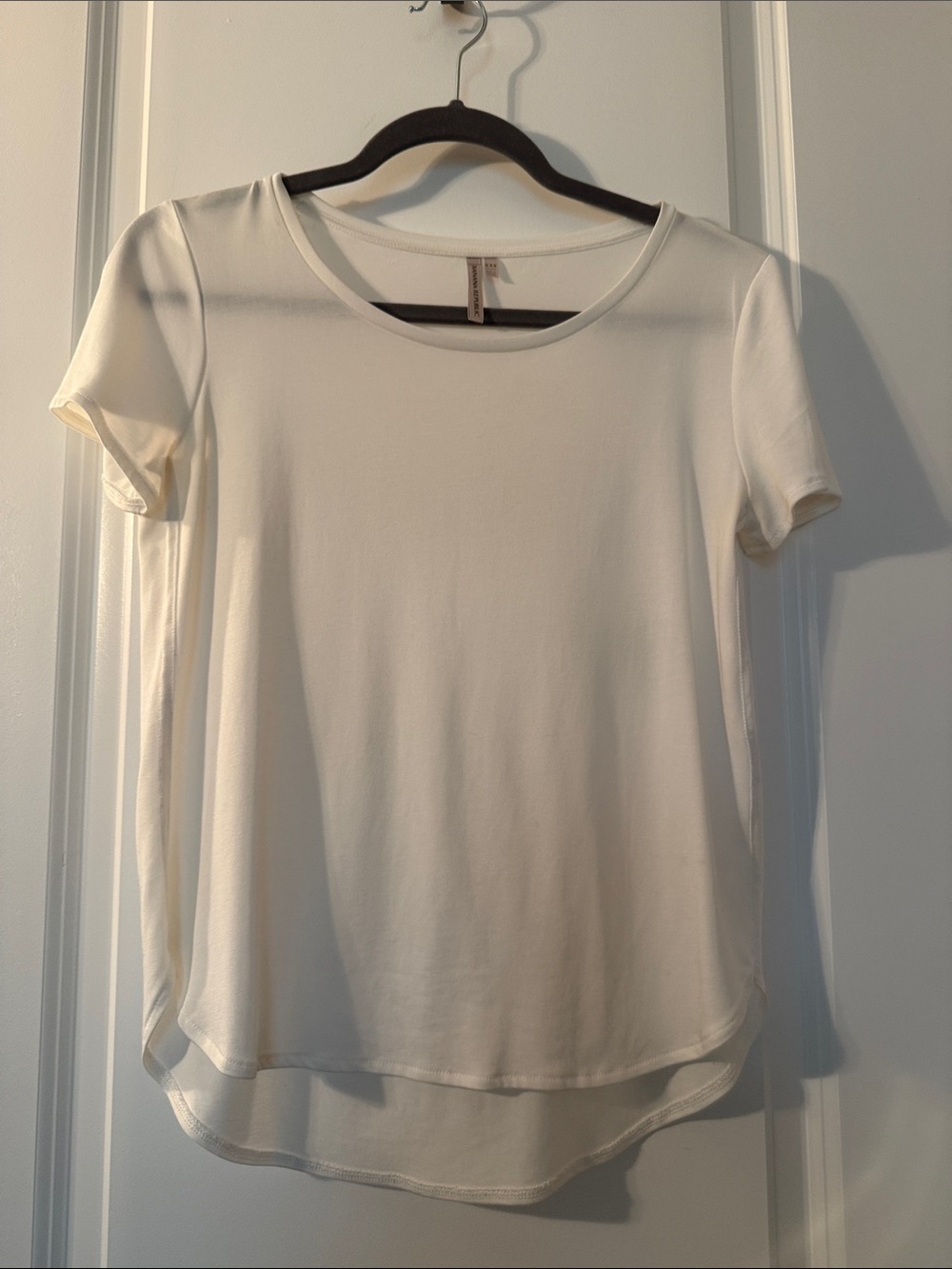 BR Women’s Light Cream Short-Sleeve Scoop Neck Top Sz XXS
